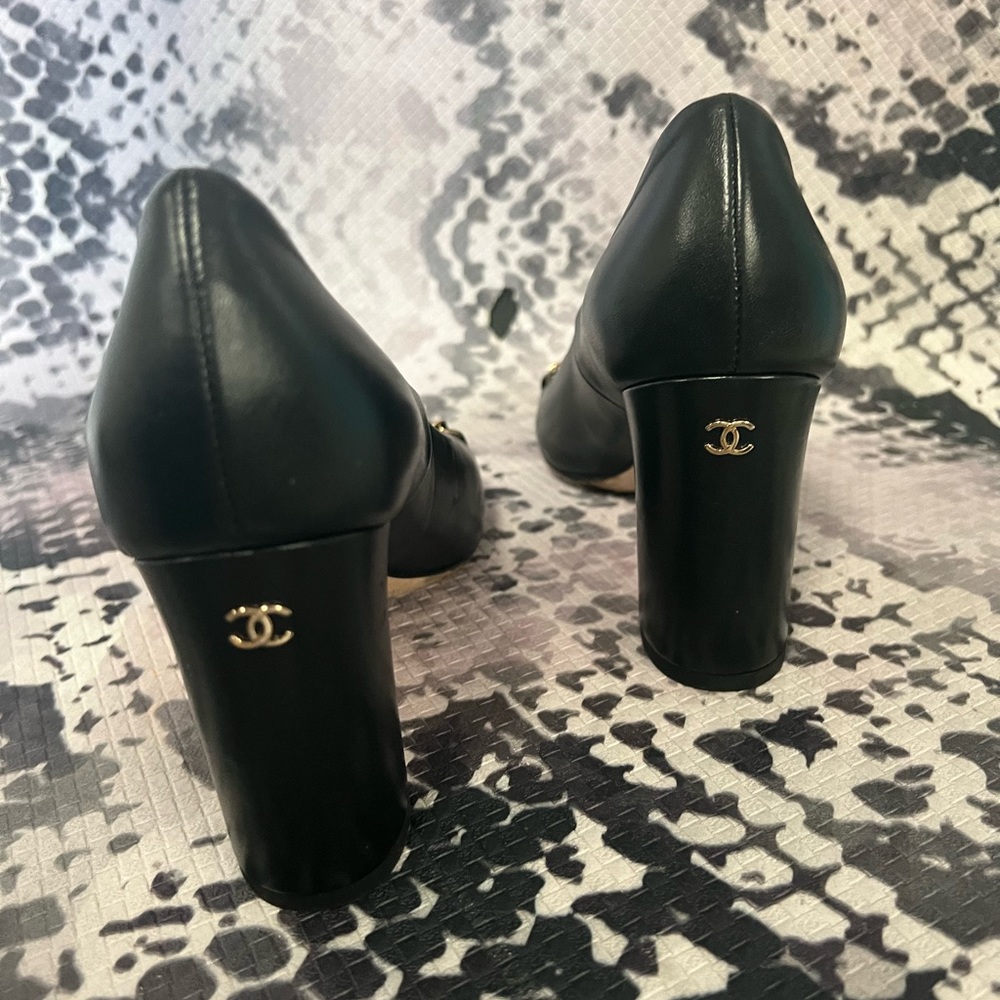 CHANEL NIB G31531 Size 36 Women's Black Peep Toe Pump Chain Lambskin Black new - Picture 2 of 8